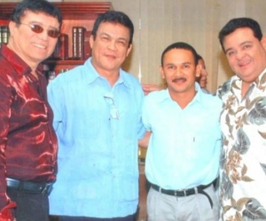 Los homenajeados de la noche de gala en los Premios Luna: Bobby Cruz, Fausto Pérez y Richie Ray. Con ellos, Alfredo Gutiérrez, segundo de la izquierda.