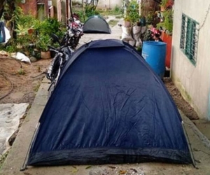 Los afectados durmieron en carpas en la calle. 