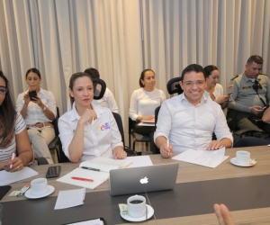 La ministra de Comercio, María Claudia Lacouture estuvo reunida con el alcalde Rafael Martinez.
