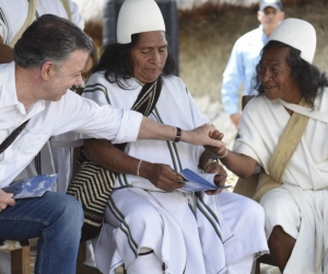 El presidente Santos estuvo en Nabusimake, donde se llevó a cabo la entrega de las escrituras.