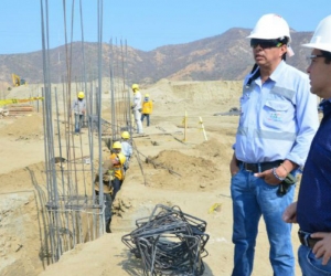 Alcalde Rafael Martínez durante su visita a las obras.