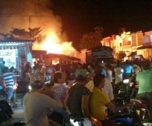 Impresionante incendio en el mercado de Fundación.