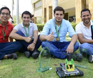 El grupo Magtrónica está conformado por los destacados estudiantes del programa de Ingeniería Electrónica Antonio Martinez, Miguel Polo, Ricardo Pupo y Daniel Cabas. 