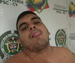 Alias 'El Quemado' le saca la lengua a los policías de Barranquilla.