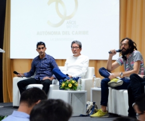 César Acevedo, director de la premiada película ‘La tierra y la sombra’, en la Universidad Autónoma de Barranquilla