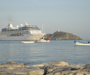 Pacific Princess el décimo sexto crucero turístico que arriba en Santa Marta en el 2017. 