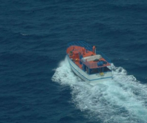 En un operativo conjunto la Fuerza Aérea Colombiana y la Armada Nacional lograron el rescate de ocho venezolanos que quedaron a la deriva en aguas del departamento de La Guajira.