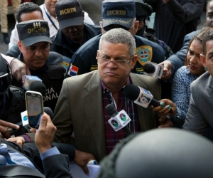 Roberto Rodríguez (c), exdirector de INAPA, es ingresado al Palacio de Justicia, como parte de las detenciones.