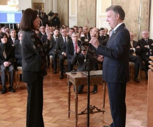 Diana Fajardo jurando en su posesión.