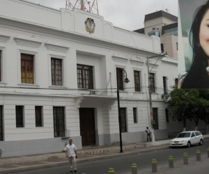 Hombres de la Policía y el Gaula, buscaron a la mujer por más de 6 horas. 