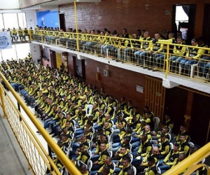 Los integrantes de las Farc durante la entrega de certificados de dejación de armas.