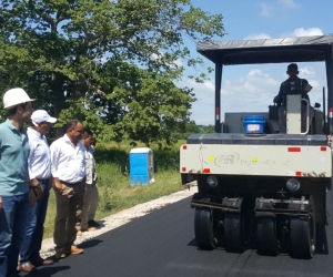 Avanza la pavimentación en la vía Piñuela – Pivijay. 