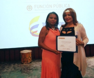 Betsy Laudit Manjarrés Fernández, recibió el reconocimiento a su labor.