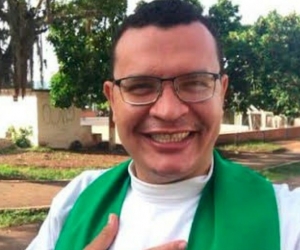 Juan Carlos Mendoza, sacerdote de la Polémica.