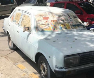 Este vehículo, que es pintado en un parqueadero público en El Rodadero, provocó el incidente.