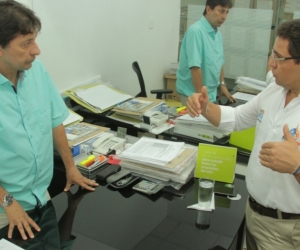 El 25 de abril de 2017, el alcalde Rafael Martínez hizo una visita sorpresa a las curadurías urbanas.