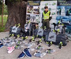 Mercancía de zapatos incautada en la 'Y' de Ciénaga