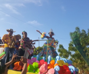 La reina infantil, María José Torres lideró el recorrido. 