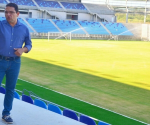 Alcalde Rafael Martínez durante su visita al Estadio Sierra Nevada.