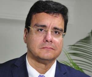 Rector Ramsés Vargas.