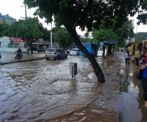 Vías cerradas por la lluvia.