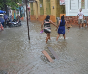 Las lluvias también anegaron algunos puntos como el Centro Histórico de Santa Marta.