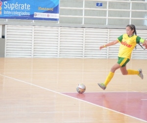 El fútbol de salón, en rama femenina, es uno de los deportes que engalanan por estos días a la ciudad, en los Juegos Supérate.