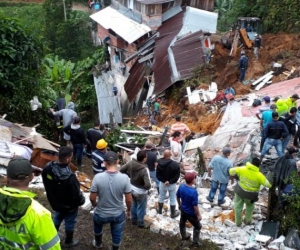 El deslizamiento dejó varias viviendas destruidas. 