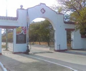 Ya habían cruzado esta puerta cuando los atracaron. 