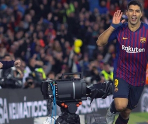 Luis Suárez celebrando su tercer gol en el partido. 