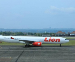 El avión desapareció 13 minutos después de despegar del aeropuerto de Yakarta.