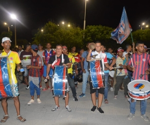 La Garra Samaria se congregó en el Estadio Eduardo Santos para ensayar su apoyo al equipo. 