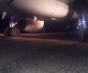 La pista del Aeropuerto Alfonso López, de Valledupar, se ‘tragó la llanta de un avión.