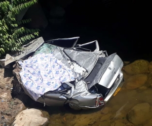 Cortesía Carro accidentado en vías del Cesar.