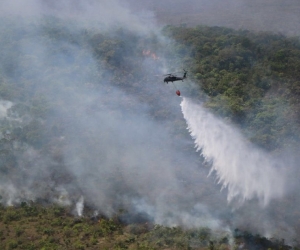 El  incendio ha dejado al menos 1.035 hectáreas quemadas.