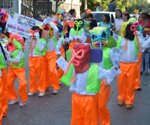 Disfraces tradicionales presentes en el desfile.