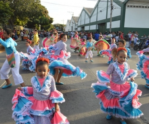 Los niños viven su carnaval.