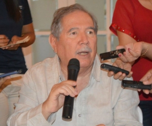 Guillermo Botero, presidente de Fenalco, durante una rueda de prensa en Santa Marta.