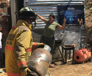 Incendio estructural en el barrio Los Fundadores.