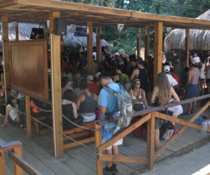 Visitantes al Parque Tayrona durante el primer día de acceso, después de su descanso.