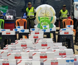 El camión encontrado en el barrio Mamatoco, contenía 7.808 cajetillas de cigarrillos, 300 unidades de elementos de aseo, entre otros artículos.
