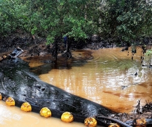 Contaminación en la quebrada La Lizama.