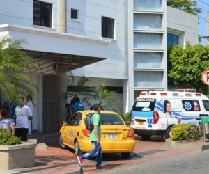 El herido se encuentra internado en una clínica de la ciudad con pronóstico reservado. 