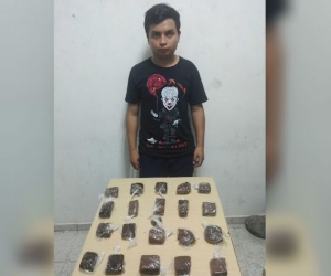 A Julián Esteban Montoya Rojas lo cogieron con 21 ponqués envueltos en papel plástico trasparente.