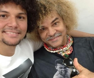El exjugador Carlos 'El Pibe' Valderrama y su hijo, Carlos Jr. en una selfie