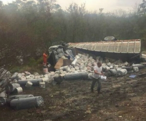 Al parecer la colisión la provocó el mal estado de la carretera por la lluvia. 