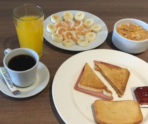 Los desayunos balanceados que ofrece el hotel, son los preferidos por los visitantes.