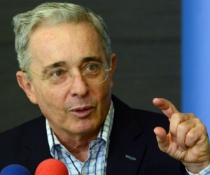 Álvaro Uribe  Vélez.