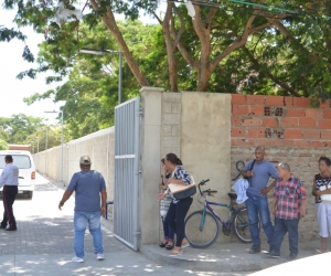 En la sede de Medicina Legal estuvo la familia de Gilberto Luna esperando su cadáver.