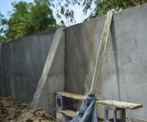 Dicho muro,en su totalidad, fue construido en varios frentes. 